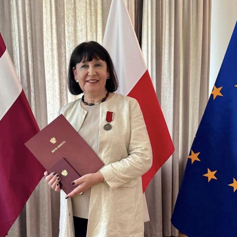 Presentation of the Bene Merito medal of honor to Inese Baranovska. Publicity photo.