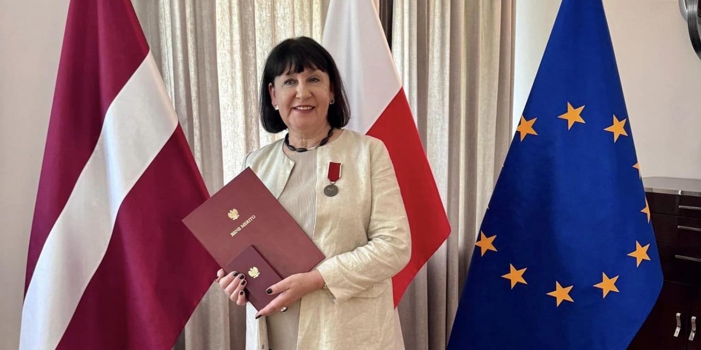 Presentation of the Bene Merito medal of honor to Inese Baranovska. Publicity photo.