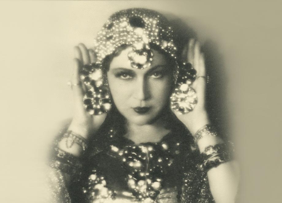 Milda Brehmane-&Scaron;tengele as the Queen of Sheba in Karl Goldmark&rsquo;s opera Die K&ouml;nigin von Saba. Costume design by Ludolfs Liberts (premiere at the Latvian National Opera 20.03.1935, director Ludolfs Liberts, conductor Teodors Reiters). 1935. Unknown photographer. Collection of the Latvian National Museum of Literature and Music, Riga. Publicity photo